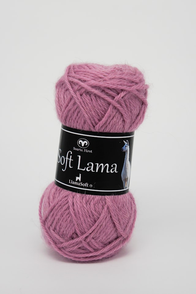 Soft Lama Garn Babylama 50 g ljusrosa 41 Svarta Fåret