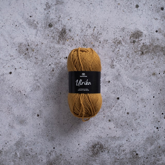 Ulrika Ullgarn 50 g Sennepsgul Svarta Fåret