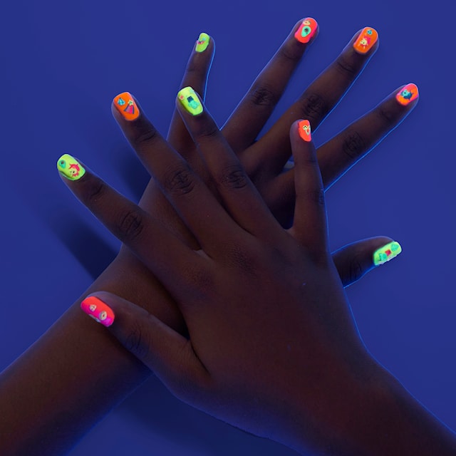 Tuotekuva 4 - Glow in the Dark Neon Nail Art Fablab