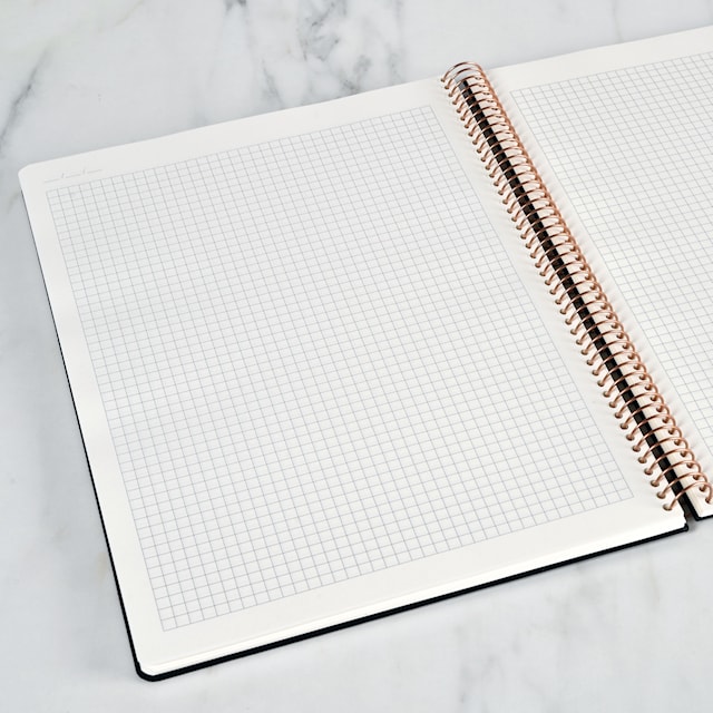 Tuotekuva 2 - Muistikirja A4 Ruudullinen Premium Black KOZO