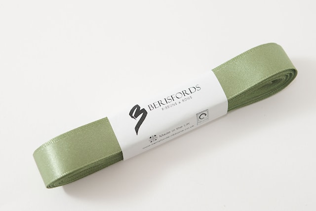 Sammaleenvihreä Satiininauha 15mm x 5 metriä