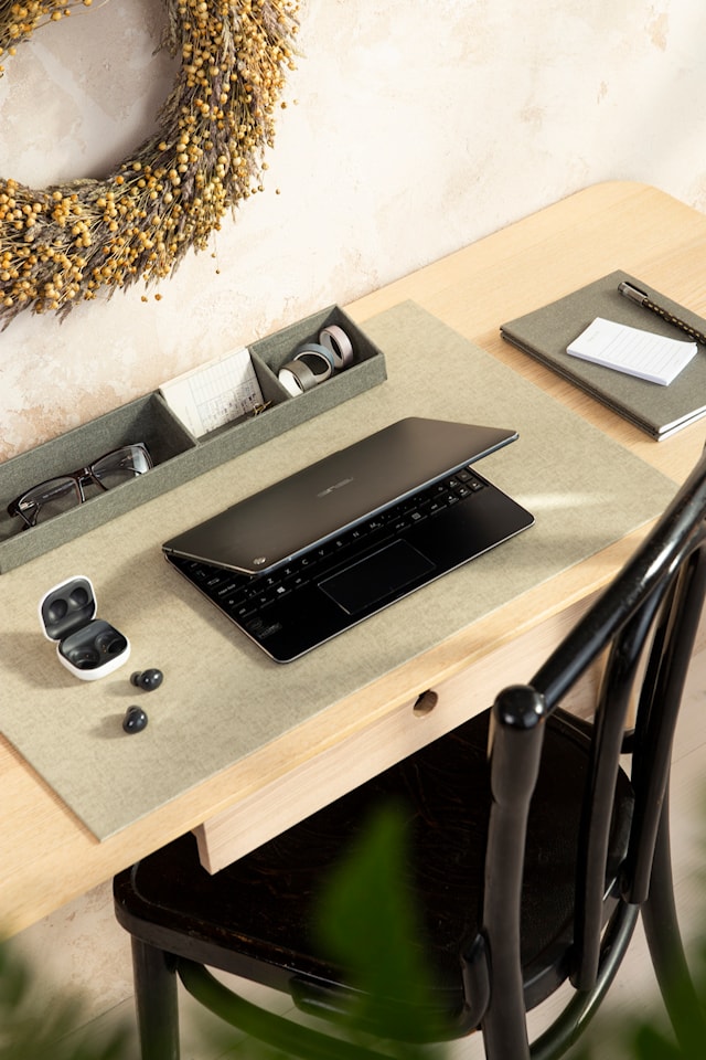 Produktbild 2 för Skrivsbordsunderlägg Annie 59x39 cm Linen Bigso Box of Sweden