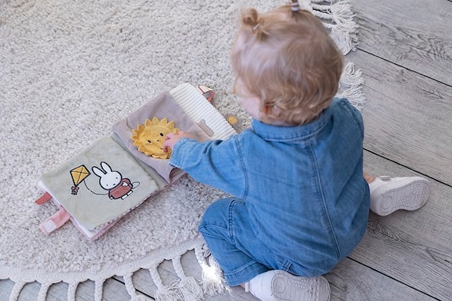 Produktbild 2 för Prasselbok Rosa Miffy