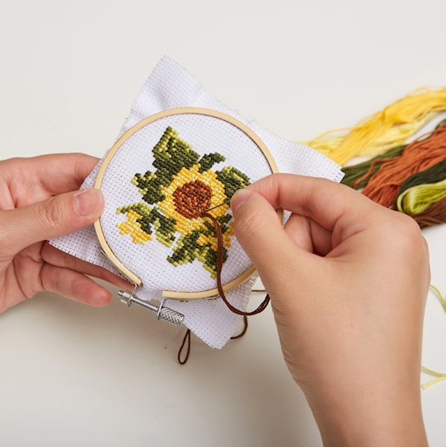 Produktbild 2 för Broderikit Mini Korsstygn Solros Kikkerland