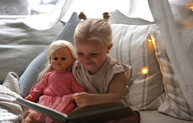 Produktbild 2 för Skrållan Docka Ljust Hår 45 cm Micki