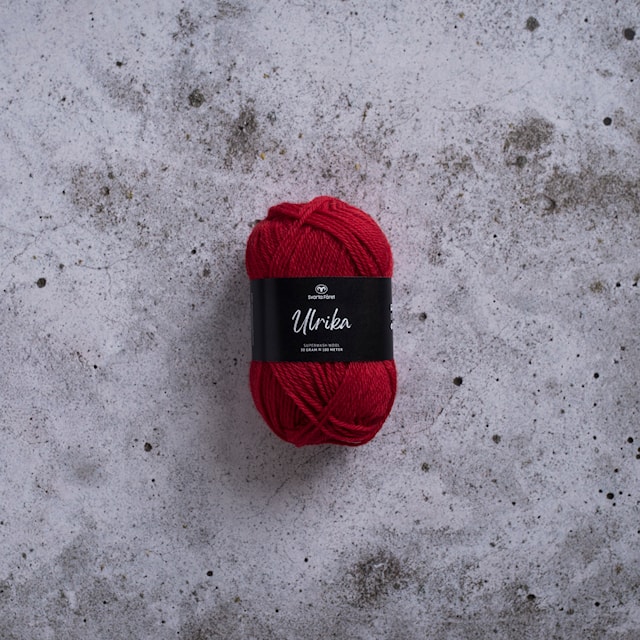 Ulrika Ullgarn 50 g Mørk rød Svarta Fåret