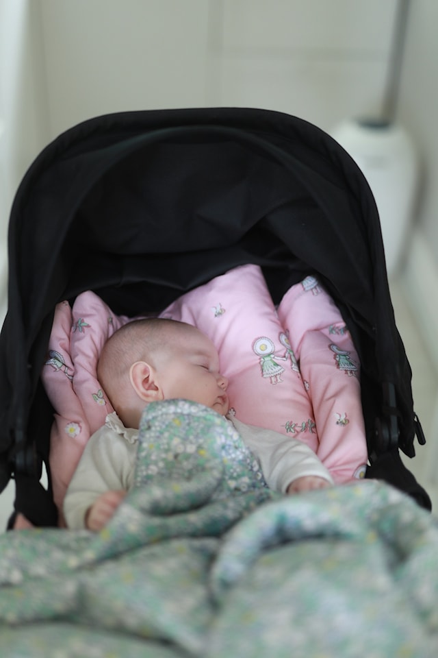 Produktbild 3 för Elsa Beskow Blomsterfesten Quiltad Filt 100 x 75 cm Rätt Start