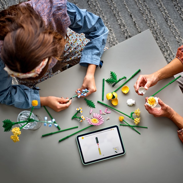 Tuotekuva 2 - Pieni aurinkoinen kukkakimppu LEGO® Botanicals (10347)