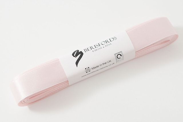 Vaaleanpunainen Satiininauha 15mm x 5 metriä