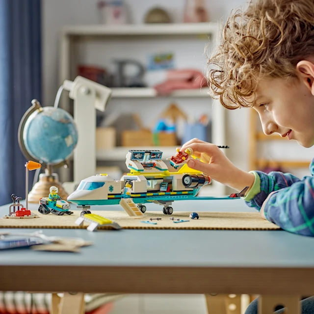 Produktbild 3 för Ambulansflygplan LEGO® City (60465)