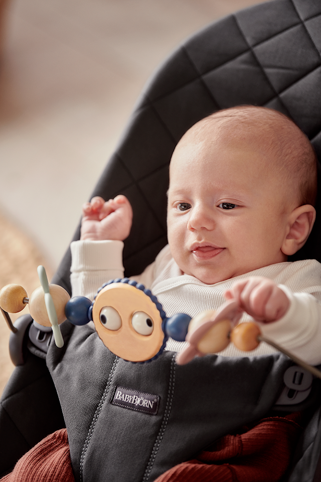 Tuotekuva 2 - BabyBjörn Lekbåge till Babysitter Busiga Ögon Pastel