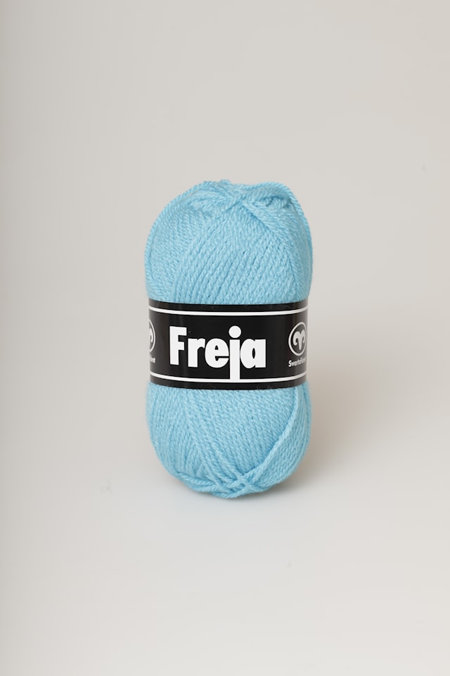 Svarta Fåret Freja Garn Akryl 50g ljusturkos 280