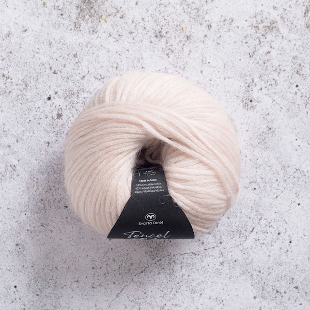 Tencel Blow alpakka-miks garn 50g Pastel Peach 040 Svarta Fåret