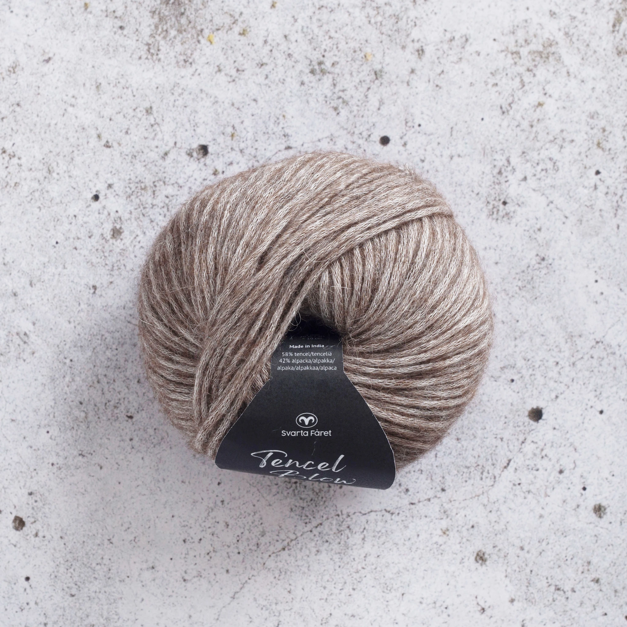 Produktbild för Tencel Blow Alpacka mix garn 50g Svarta Fåret