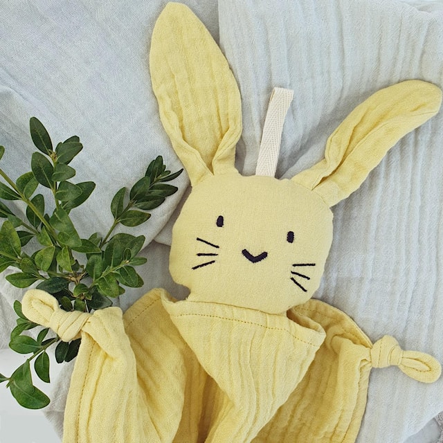 Tuotekuva 2 - Pehmolelu Jänis Sun Yellow Summerville