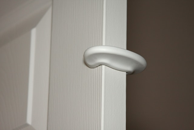 Produktbild 4 för Dörrstopp/klämskydd med Förvaringsanordning Safe & Care