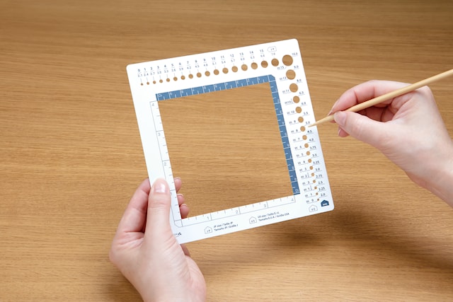 Produktbild 3 för Stickprovsmått med stick/virknålsmått Clover