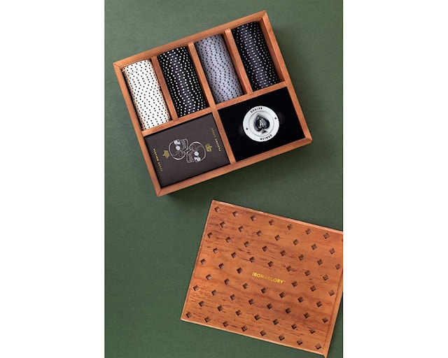 Tuotekuva 2 - Pokerset Dead Mans Hand, Iron & Glory