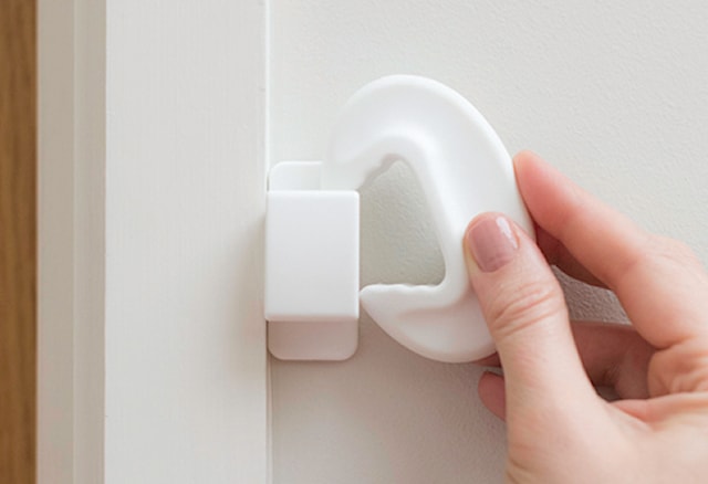 Produktbild 5 för Dörrstopp/klämskydd med Förvaringsanordning Safe & Care