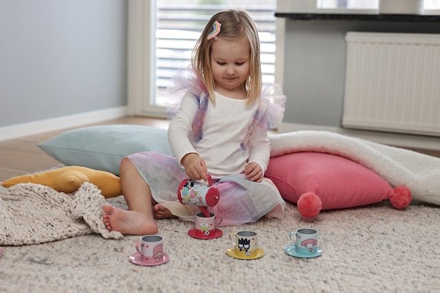 Tuotekuva 2 - Hello Kitty Teesetti Pelti Micki