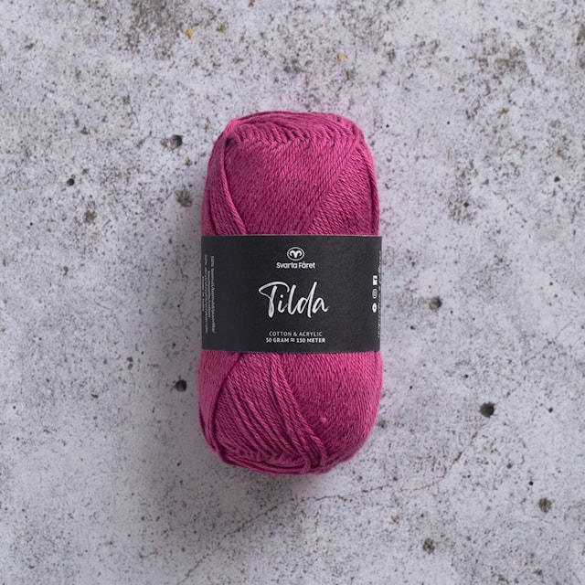 Tilda Garn Bomullsmix 50 g rödlila 63 Svarta Fåret