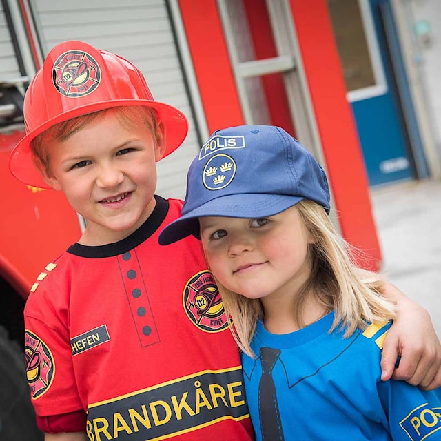 Produktbild 4 för Polis T-shirt Ekologisk Bomull 98-104cl Den Goda Fen