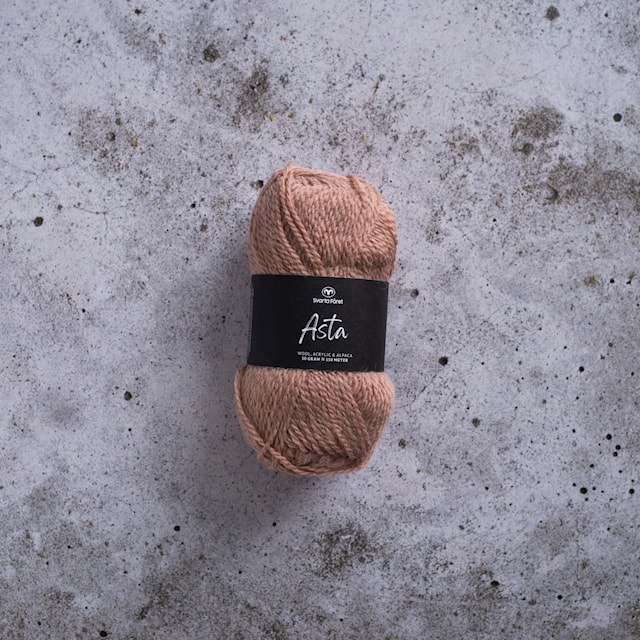 Asta Garn Ullmiks 50 g Grårosa Svarta Fåret