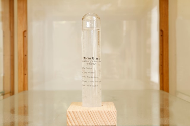 Produktbilde 2 for Storm Glass Tube With Beechwood Base, Kikkerland
