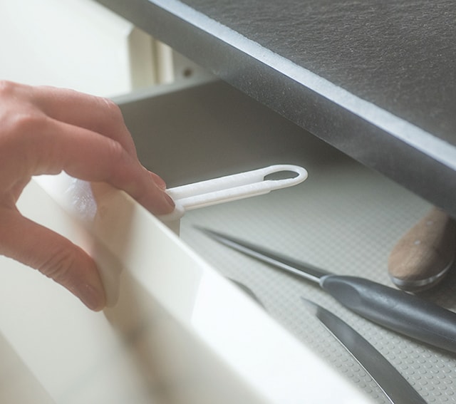 Tuotekuva 1 - Itsekiinnittyvät Kaappi- ja Laatikkolukot Ylhäällä Oleviin Laatikoihin Safe & Care