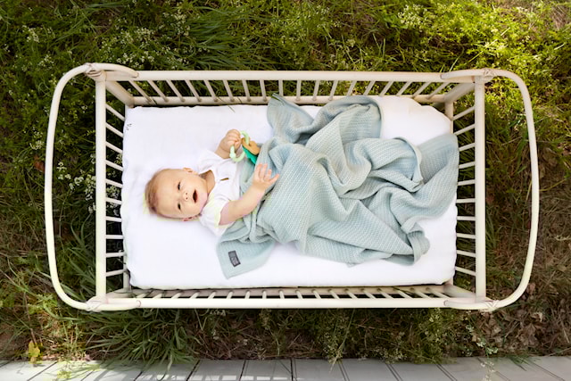 Produktbilde 2 for Babyteppe Soft Grid EKO Sage Green Vinter & Bloom