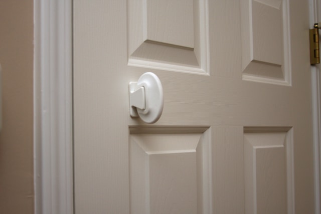 Tuotekuva 2 - Oven Stoppari/Puristinsuoja Säilytysjärjestelmällä Safe & Care