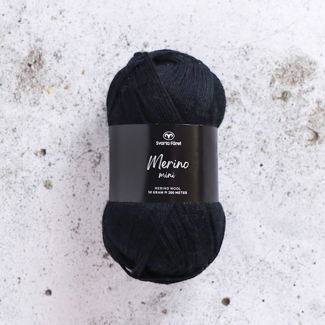 Produktbild 1 för Merino Mini 50g Pitch Black (01) Svarta Fåret