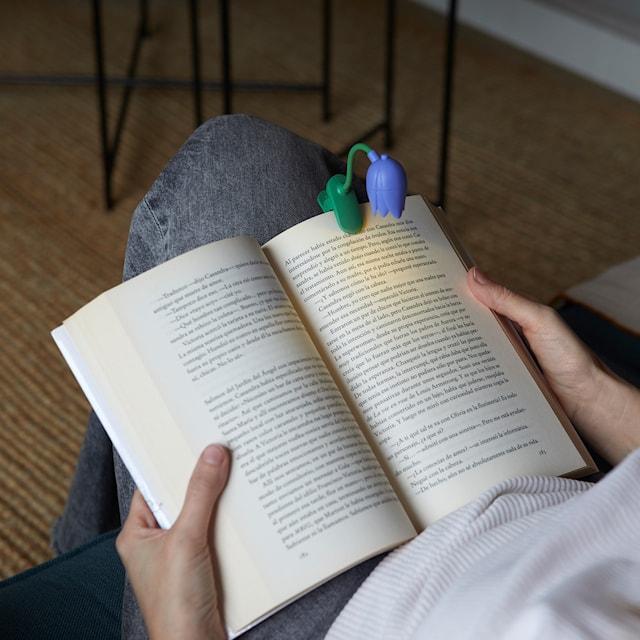 Tuotekuva 7 - Lukuvalaisin Tulip Violetti Balvi