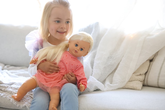 Tuotekuva 5 - Skrållan Nukke Vaaleat Hiukset 45 cm Micki