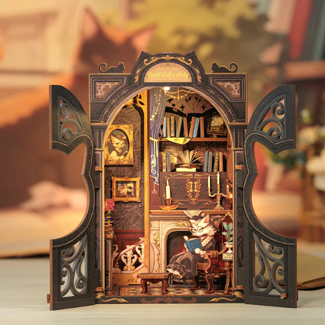 Produktbild 2 för Miniature Book Nook: Count Cat's Study