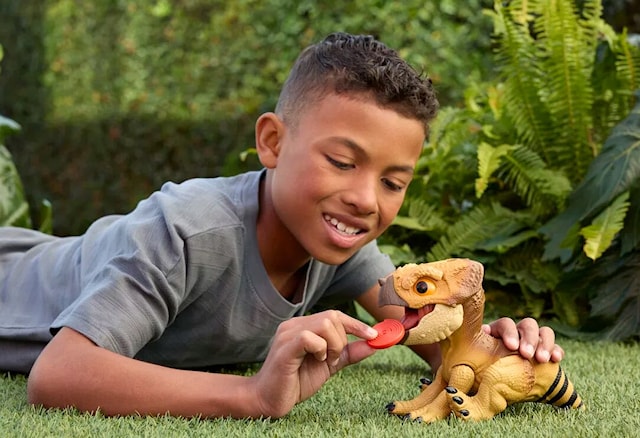 Tuotekuva 3 - Jurassic World Rebirth Tame 'n Train Dolores