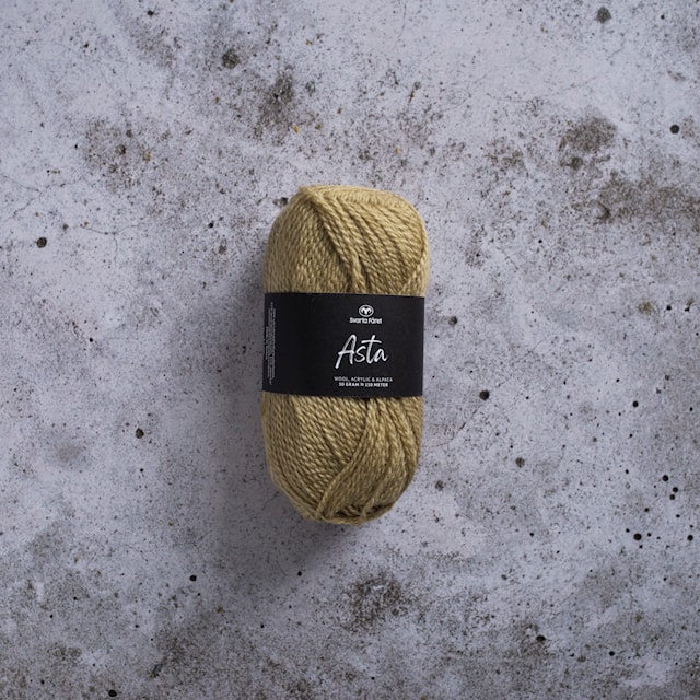 Asta Garn Ullmix 50 g Ljus oliv Svarta Fåret