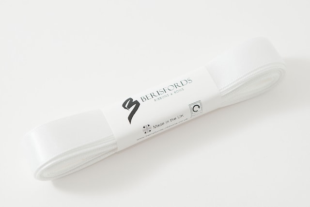 Valkoinen Satiininauha 15mm x 5 metriä