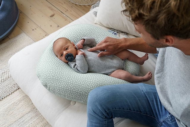 Produktbild 2 för Amningskudde Moln Kaki Doomoo