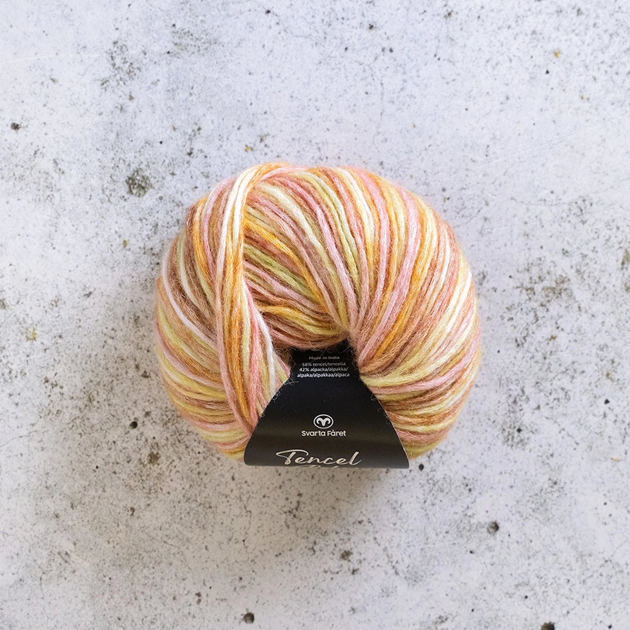 Produktbild för Tencel Blow Alpacka mix garn 50g Svarta Fåret