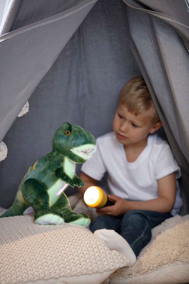 Produktbilde 2 for Självlysande Nattlampa Dinosaurie Grön Teddykompaniet