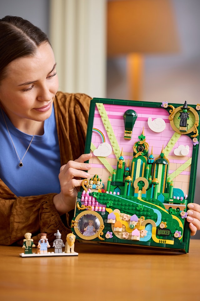 Tuotekuva 3 - Emerald City ‑taideteos LEGO® Wicked (75685)