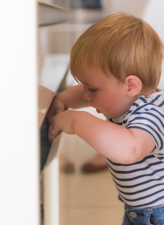 Tuotekuva 4 - Itsekiinnittyvät Kaappi- ja Laatikkolukot Alahyllyihin Safe & Care