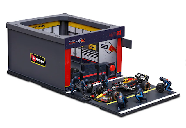 Tuotekuva 2 - 1:43 F1 Red Bull Racing RB20 2024 Pit Pass Diorama Perez