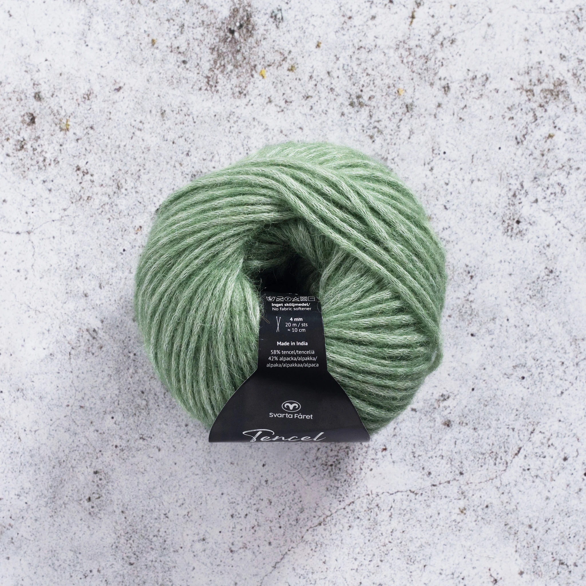 Produktbild för Tencel Blow Alpacka mix garn 50g Svarta Fåret