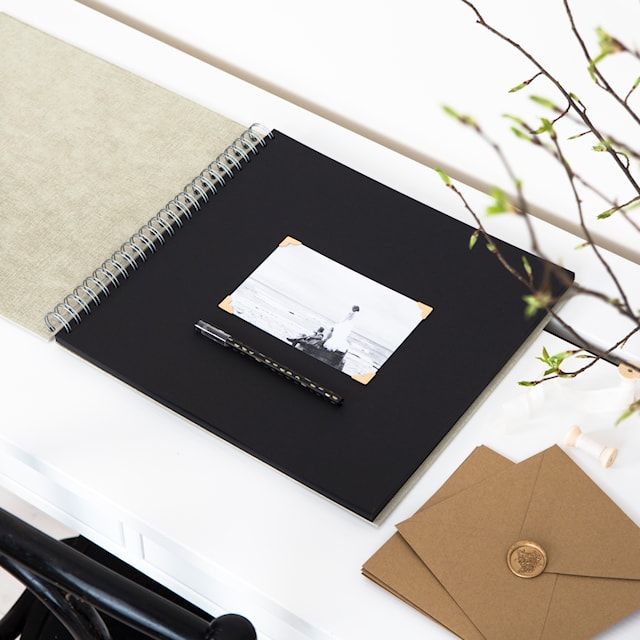 Produktbild 4 för Fotoalbum Linen med svarta blad 35x31,5cm Bigso Box of Sweden