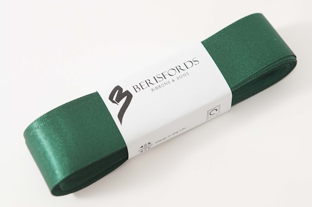 Metsänvihreä Satiininauha 25mm x 5 metriä