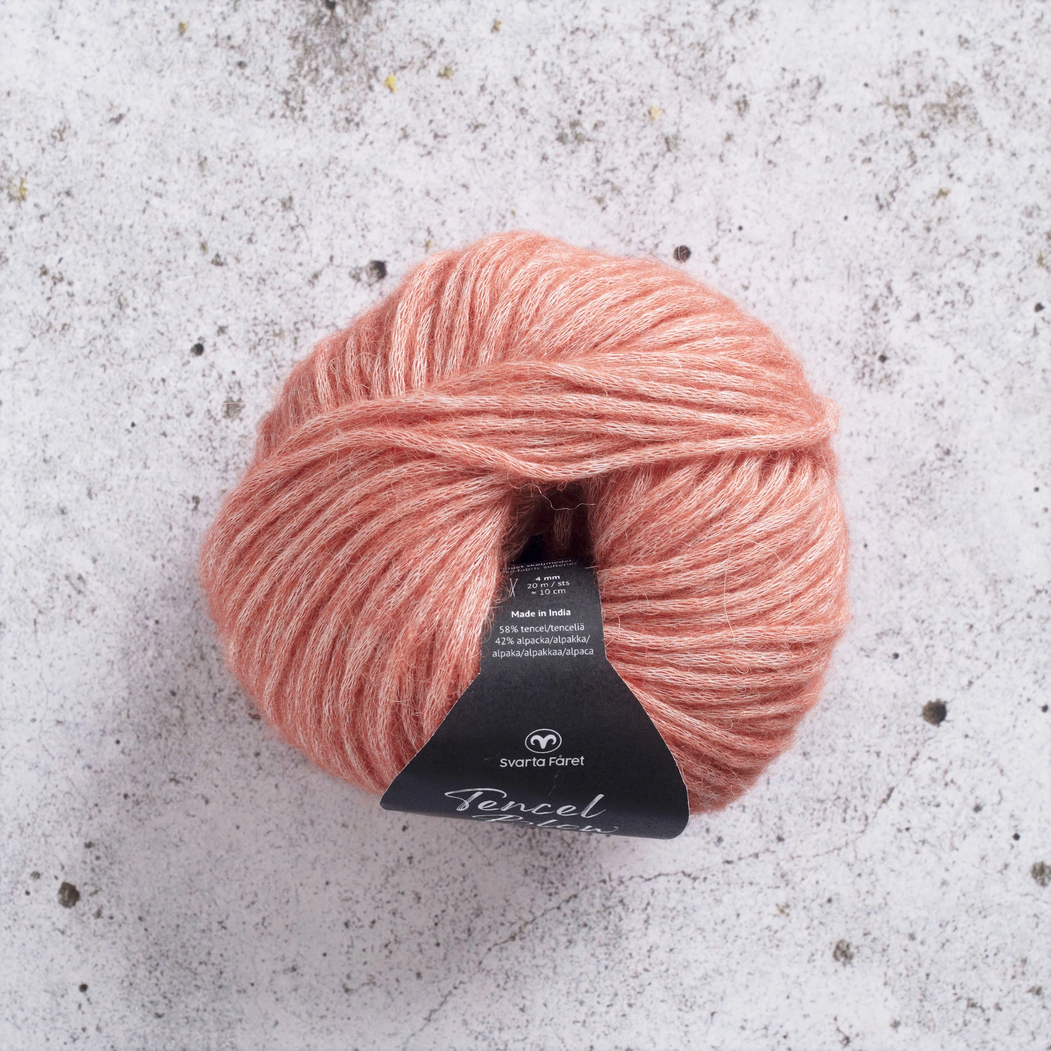 Produktbild för Tencel Blow Alpacka mix garn 50g Svarta Fåret