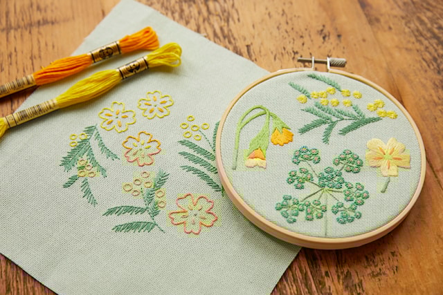 Produktbilde 2 for Broderisett med 2 blomstermotiver fra DMC Mindfulness