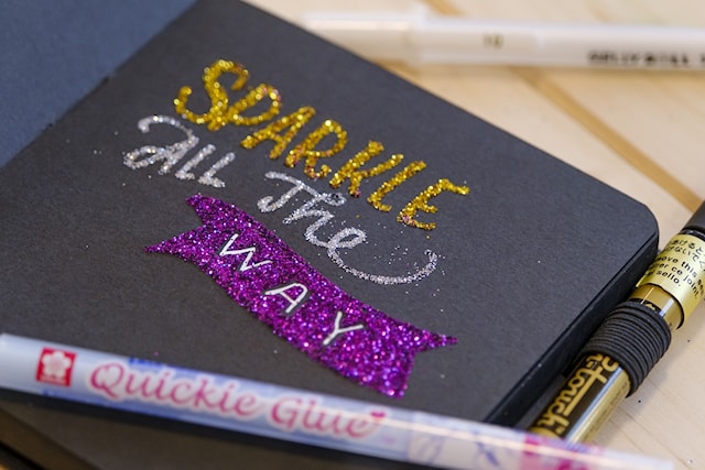 Produktbilde 2 for Sakura skisse-/notatbok 12x12 cm, 80 sider, svart papir 140g